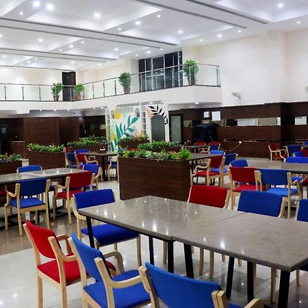 The Richi Rich Hotel And Resort Indore Bagian luar foto