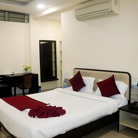 The Richi Rich Hotel And Resort Indore Bagian luar foto