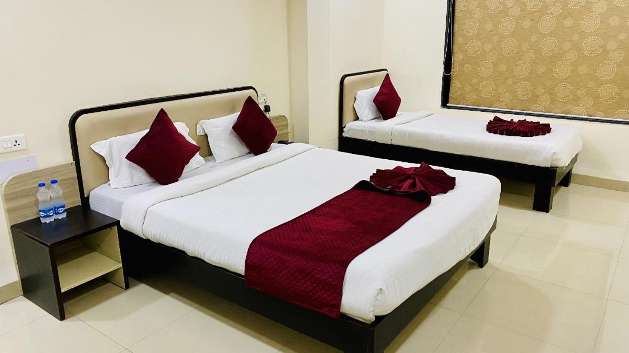 The Richi Rich Hotel And Resort Indore Bagian luar foto