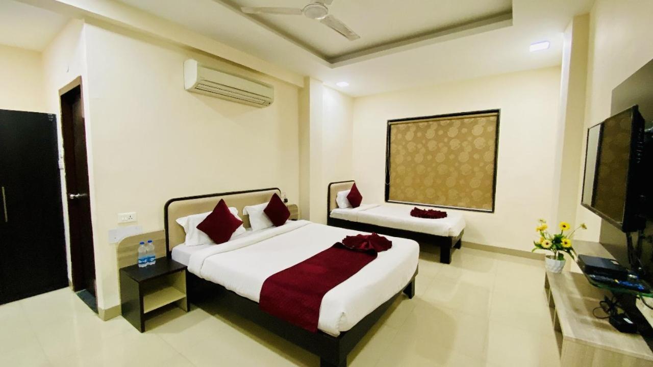 The Richi Rich Hotel And Resort Indore Bagian luar foto