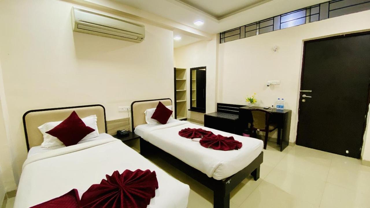 The Richi Rich Hotel And Resort Indore Bagian luar foto