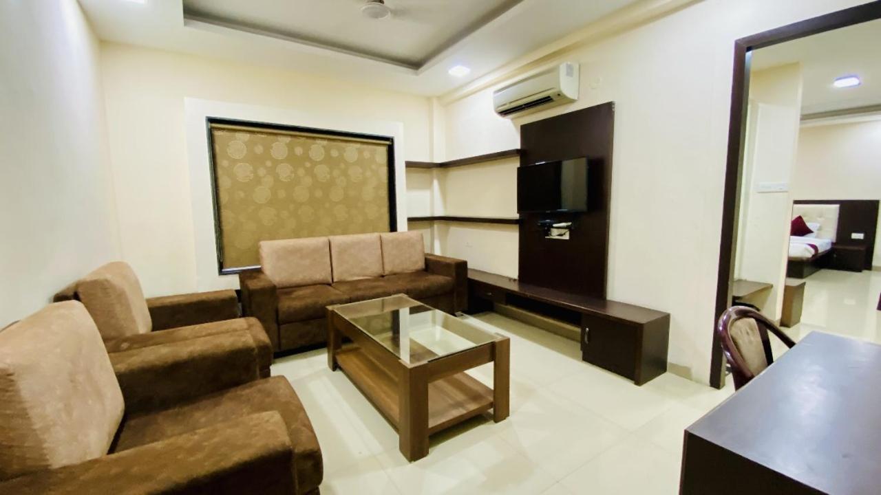 The Richi Rich Hotel And Resort Indore Bagian luar foto