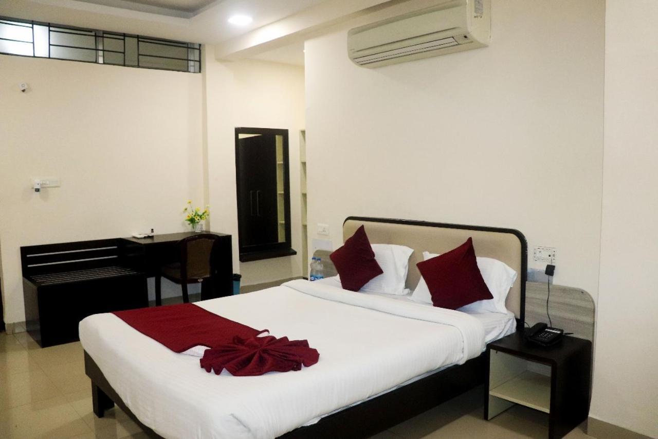 The Richi Rich Hotel And Resort Indore Bagian luar foto
