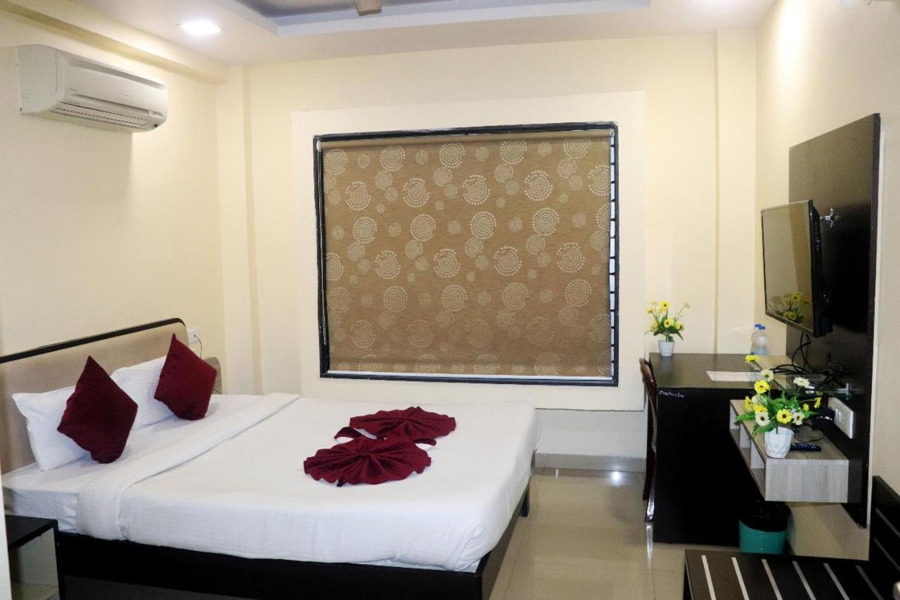 The Richi Rich Hotel And Resort Indore Bagian luar foto